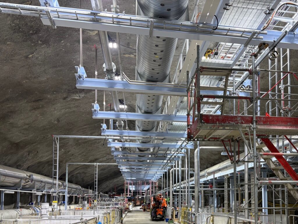 Käppalaverket har Repus Ventilation över gångbroarna för fräsch luft och bra arbetsklimat i den krävande miljön.